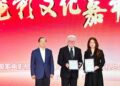 Honoring President of Cairo International Film Festival at Film Culture Carnival in China